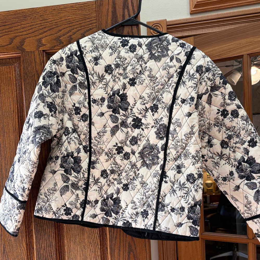 So Me Black and White Floral Quilted Blazer, NWT - Picture 4 of 4